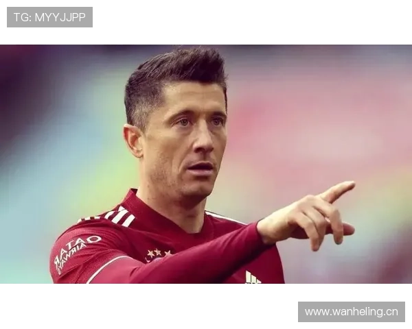 莱万转会巴萨的战术适配与体系融合