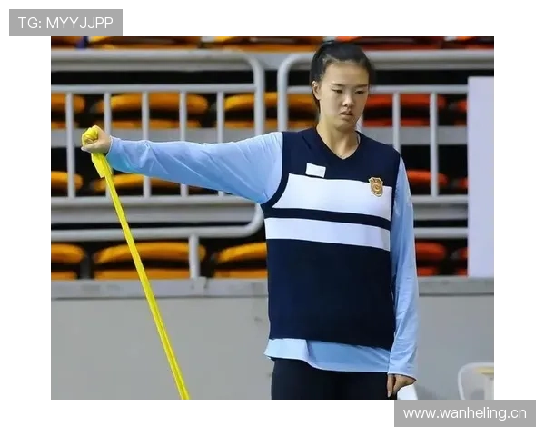 张常宁在家叠衣服都像在走秀