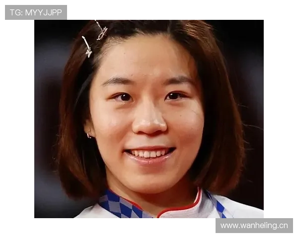 贾一凡训练完顺手买了个包，我工资还没她零头多