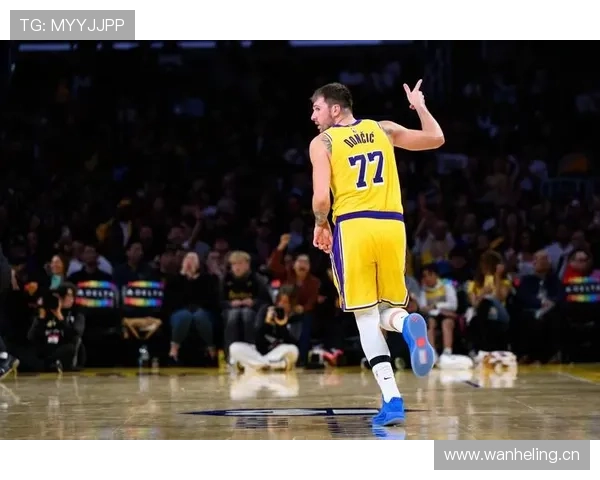 卢卡·东契奇关键时刻连续投篮命中率超越哈登，推动独行侠战术多样化