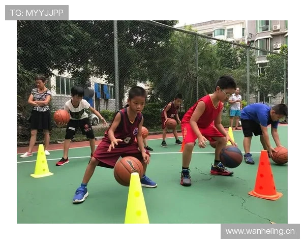 全面解析篮球运球变向规则中的判罚标准与合法动作界定